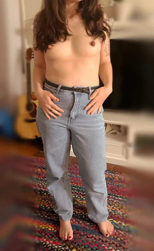 Boys night: bf loves tits, hubby loves feet. So that’s the outfit for tonight