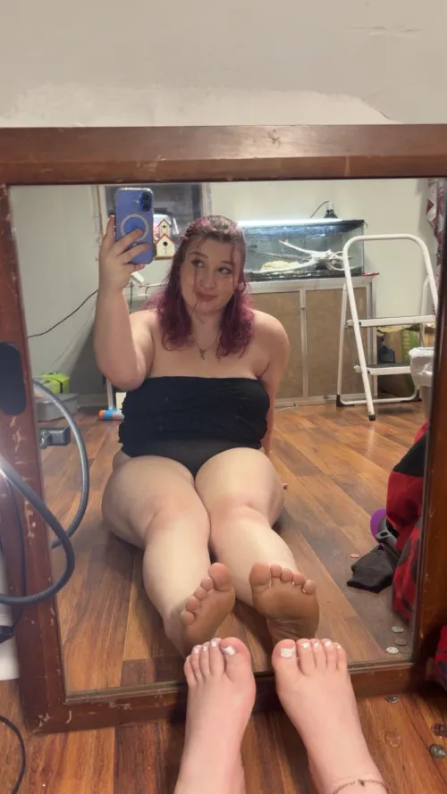 Can I ignore you while you spoil my pretty little feet 😩