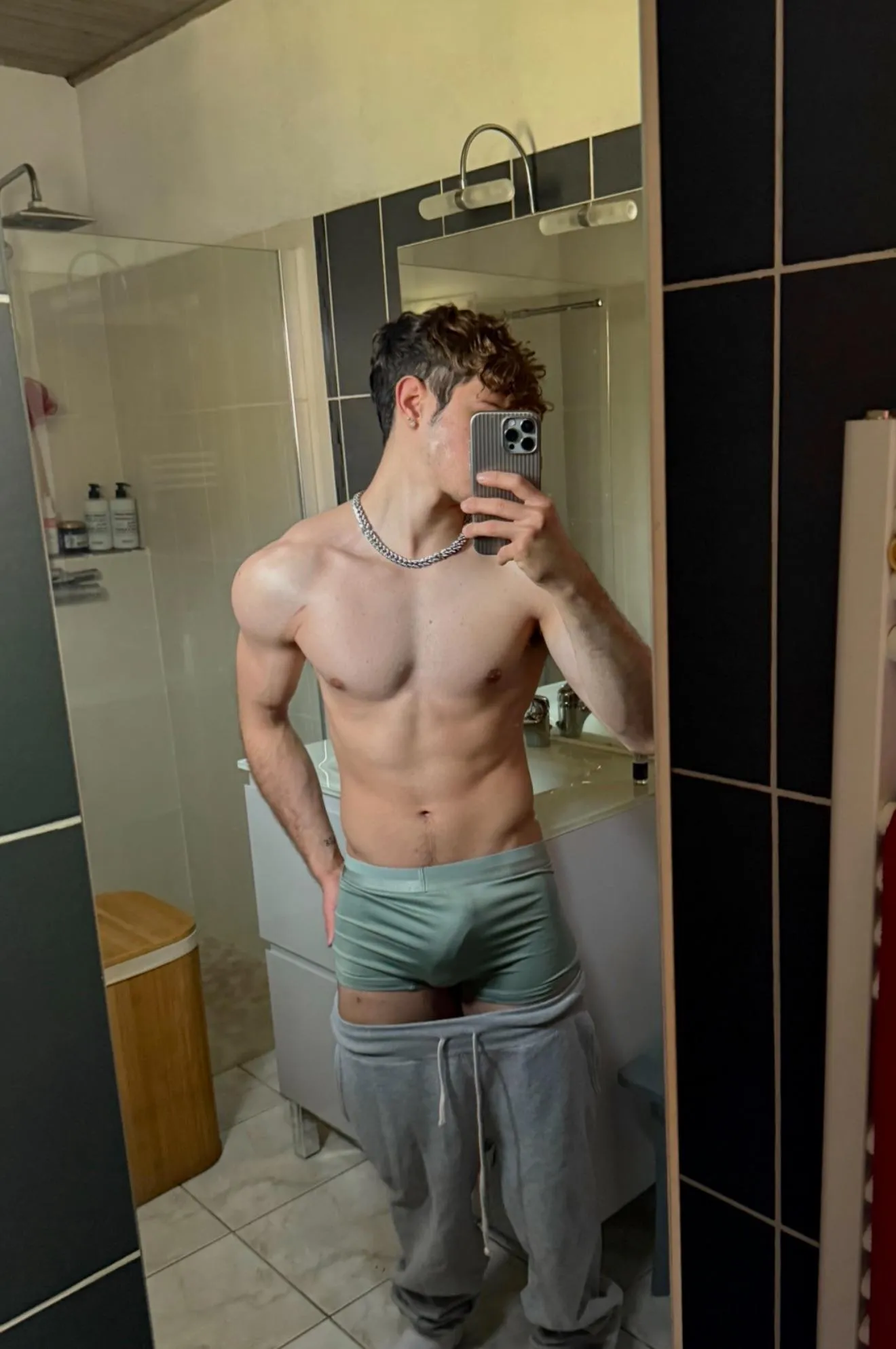 College football player. U like my dick better trimmed or hairy?