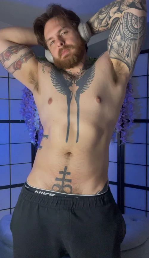 Damn wouldn’t it be such a shame if someone came and gave my nipples a little licky lick as I giggle (they’re ticklish)