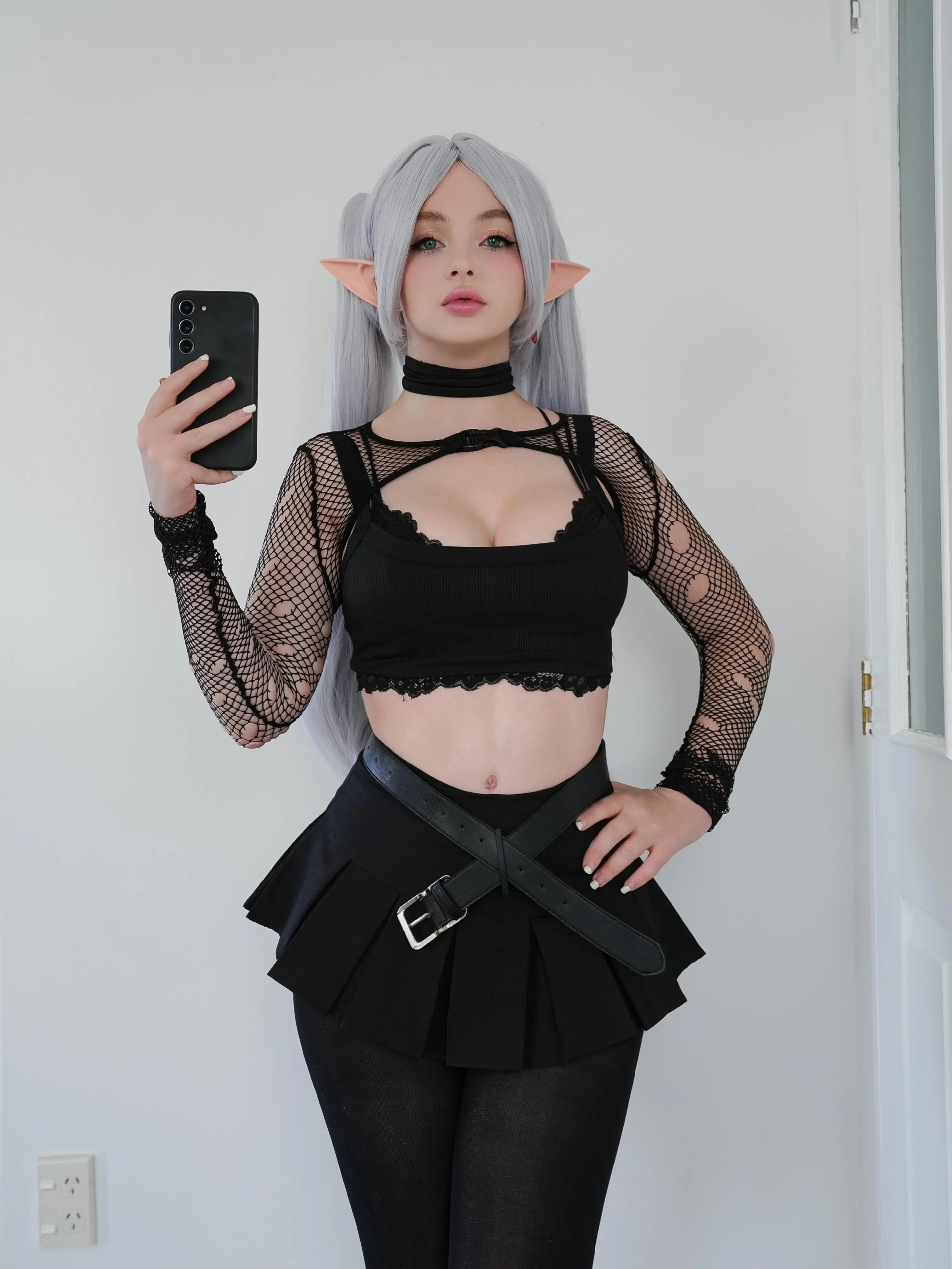 Frieren Goth cosplay by me, (Evie Lee Mikomin)