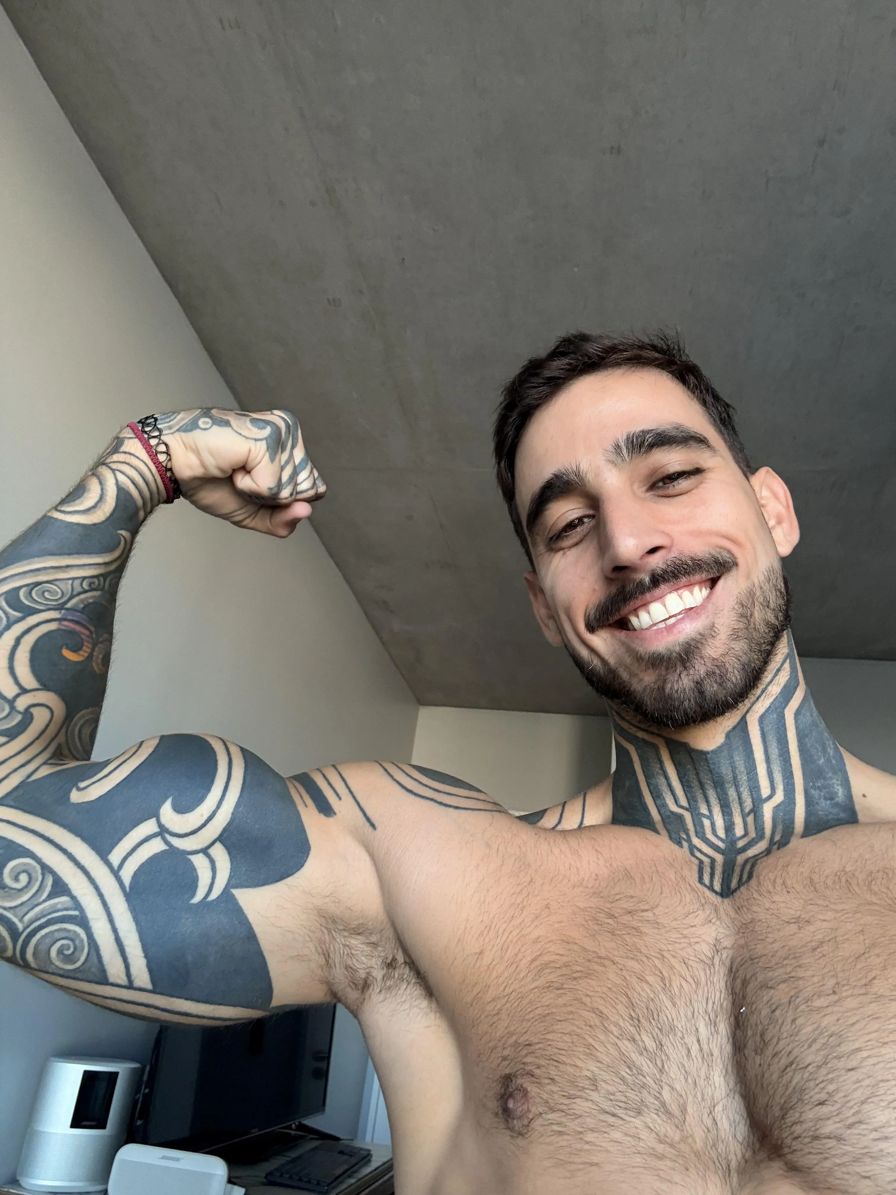 i been working out! wanna smell?