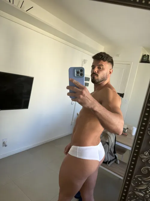 I like a man who knows how to make me fall in love