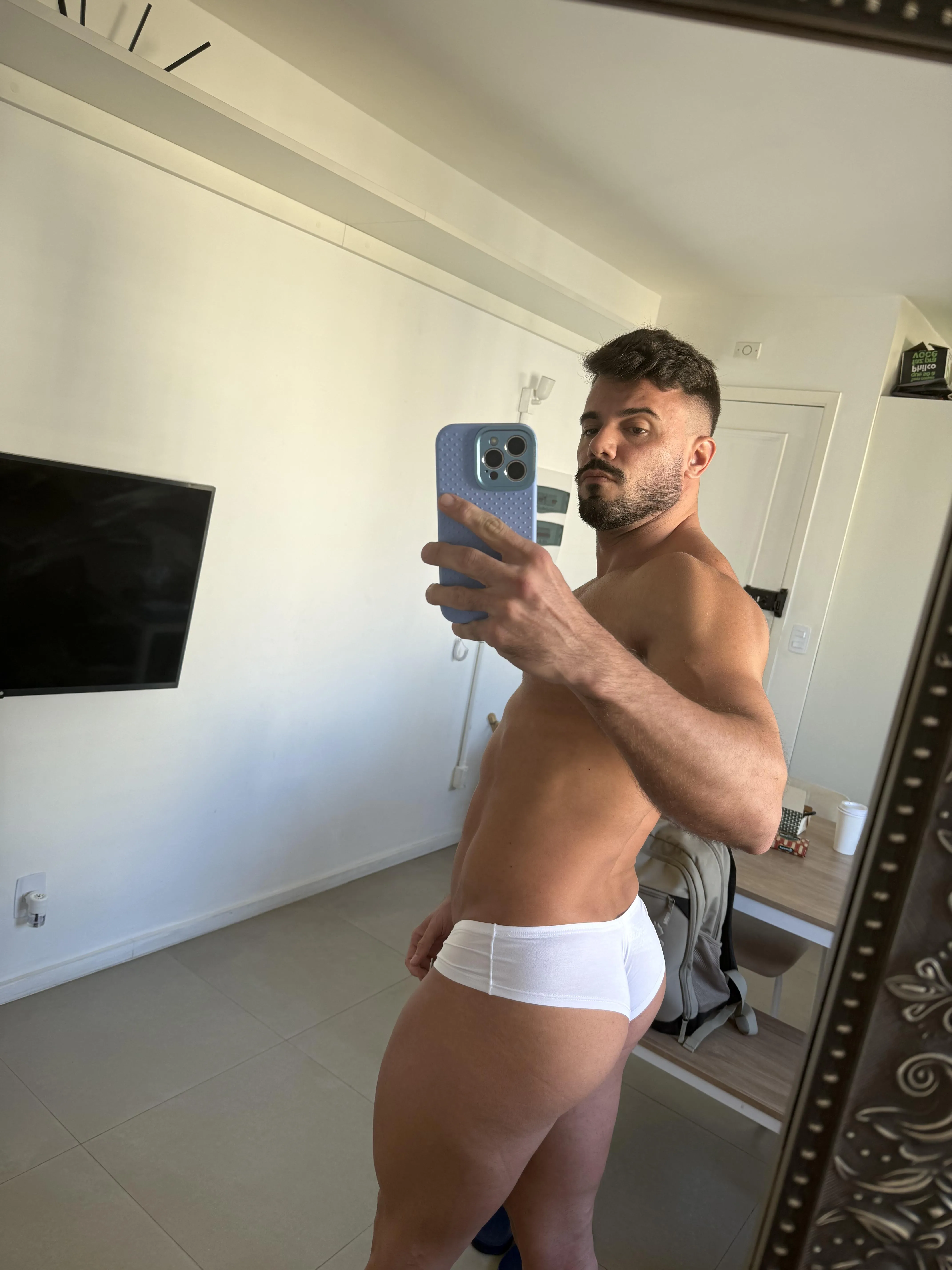 I like a man who knows how to make me fall in love