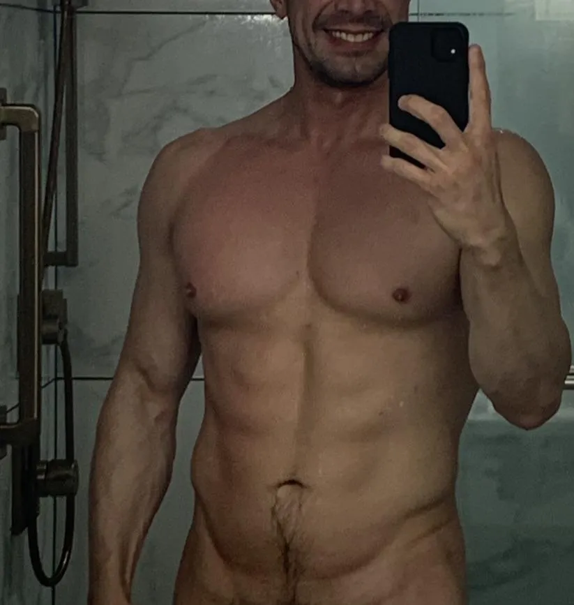 [M4FM]  Miami 6’2 tall handsome, 8 in big thick cock  -looking for  Mfm ,Hotwife and ladies -I do Yoni tantric massages 💦💦💦 reply with pics& ((location))  must verify ! 😍😍😈😈