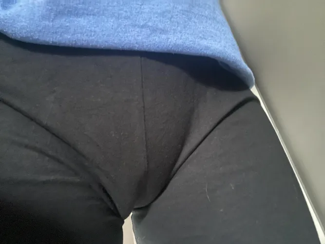 maybe i shouldnt wear leggings, huh🤭