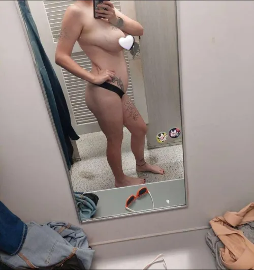 Meet me in the dressing room 🤭