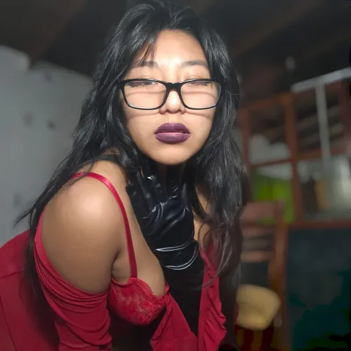 My lips are so soft, you have no idea how they look when I put on a slow, sexy while looking into your eyes..