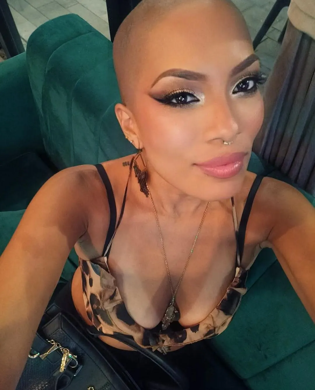 Poor intellectually ✅ Lot of money ✅ Fulfill my shims