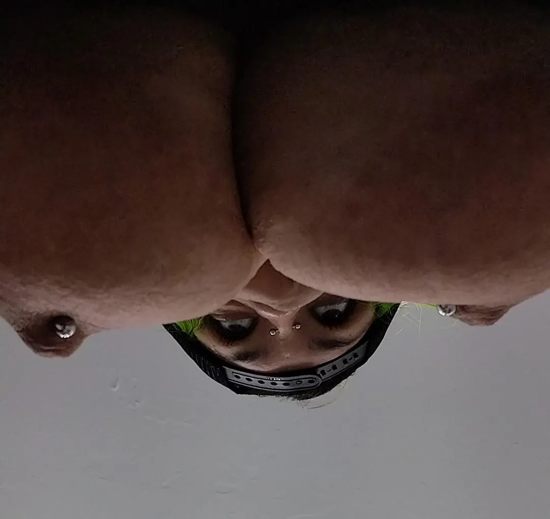 pov: you are about to suffocate 😘💚😘