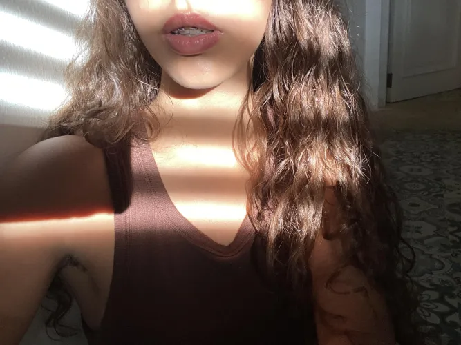 Sun kissed and pink lips from a young Latina 💦 how wet do you think I am?