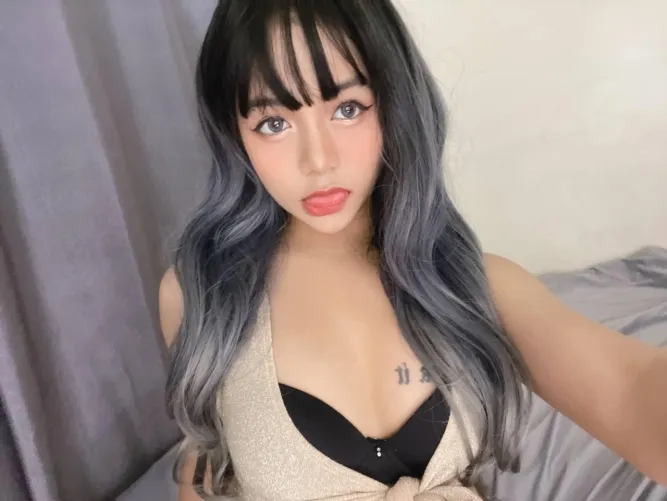 Sweet face, sinful thoughts, Come play with your favorite cutie.