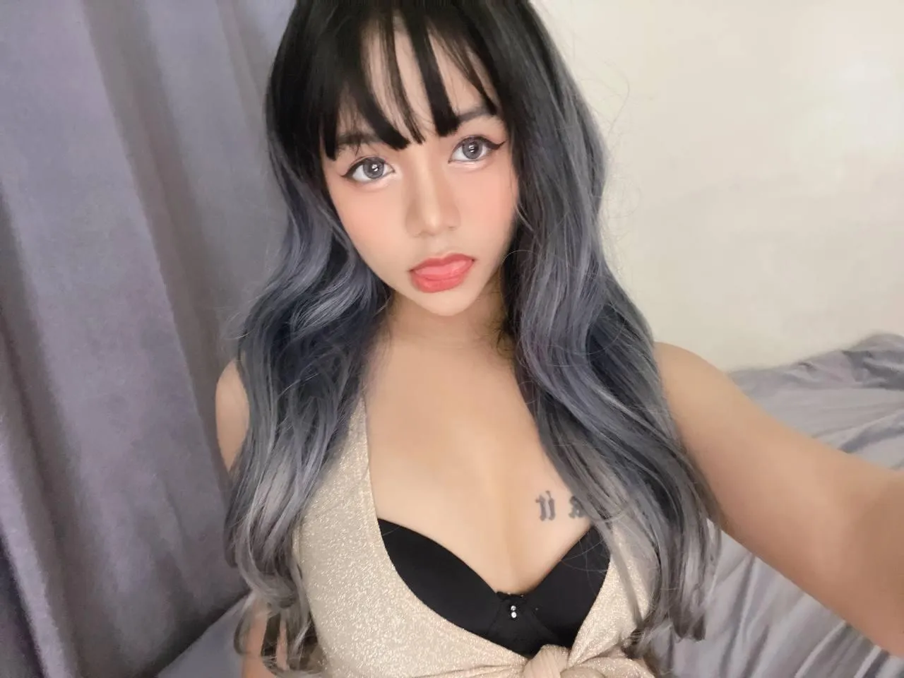 Sweet face, sinful thoughts, Come play with your favorite cutie.