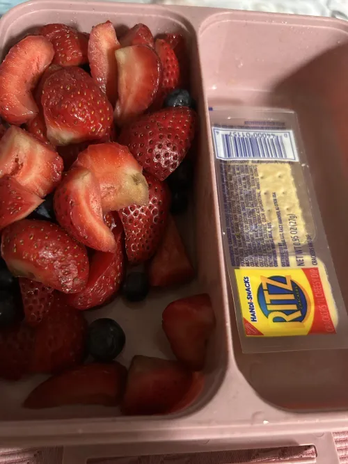 What foods make you feel little?! I love fruit in a cubby !!