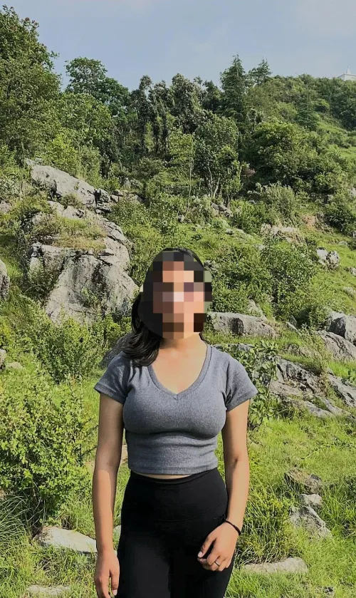 Wore a very revealing pink bra and shorts at Waterfall with an group trek with boyfriend friends and alot of strangers should i post glimpse??