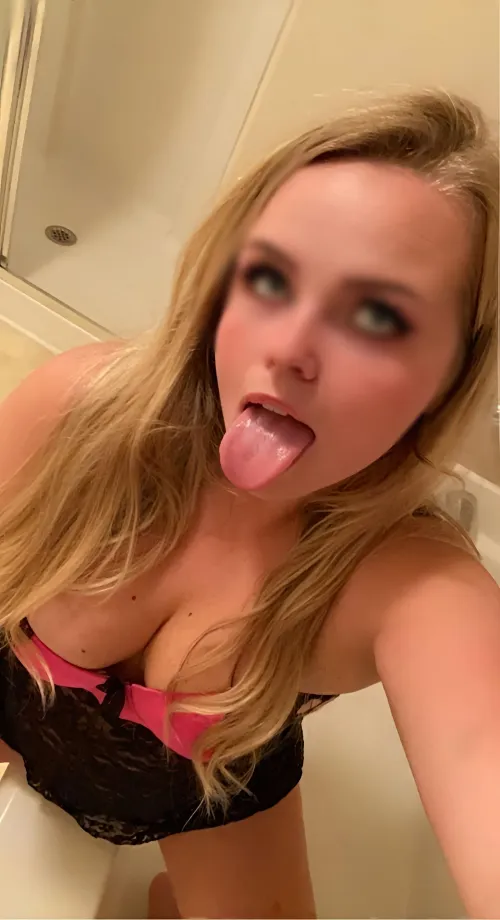 [27][F4M][Athens Georgia] wanna send my husband a cock and cum trib, big cock only newly separated.