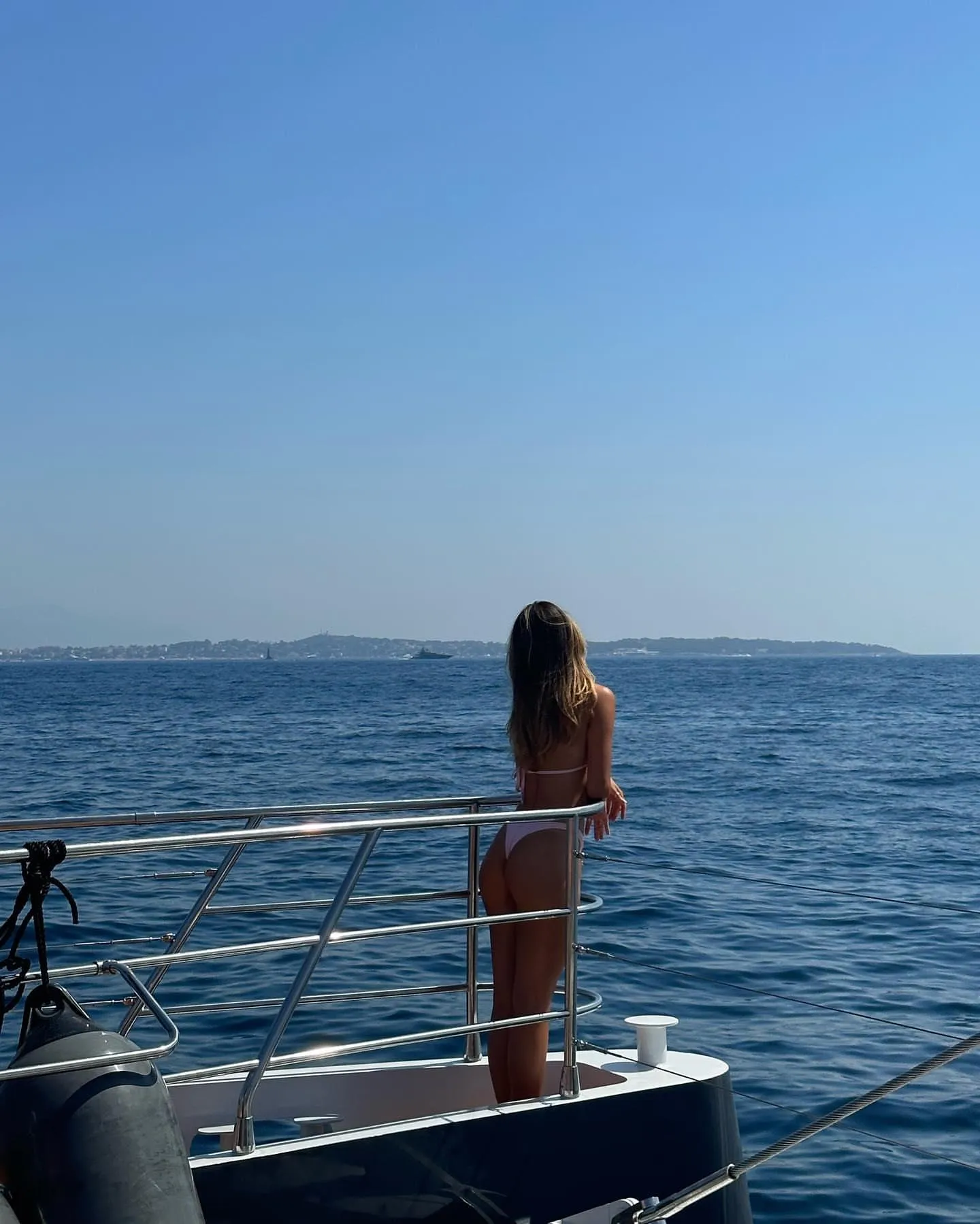 Girls like these gives more motivation to earn more