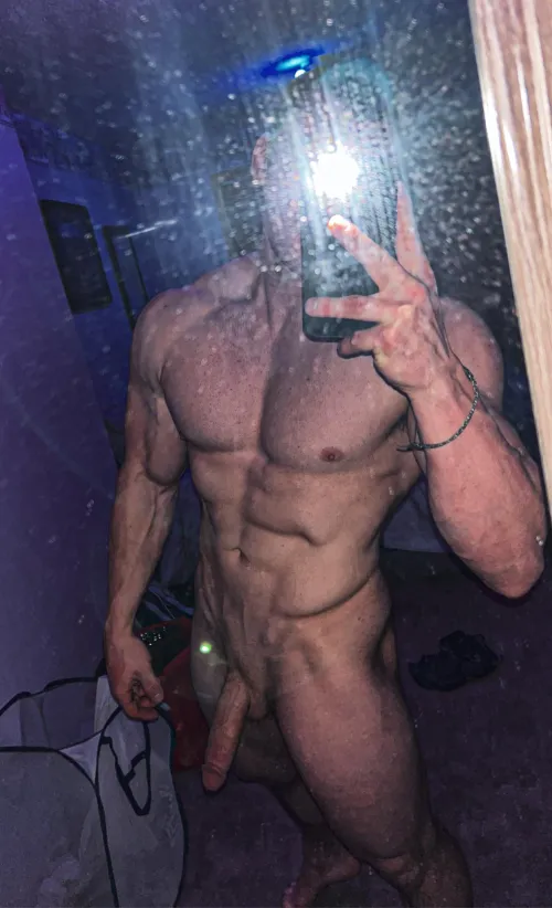 It’s late and I’m horny 🤷‍♂️👀