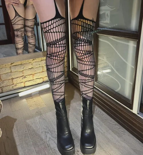 my legs always looks good in fishnets