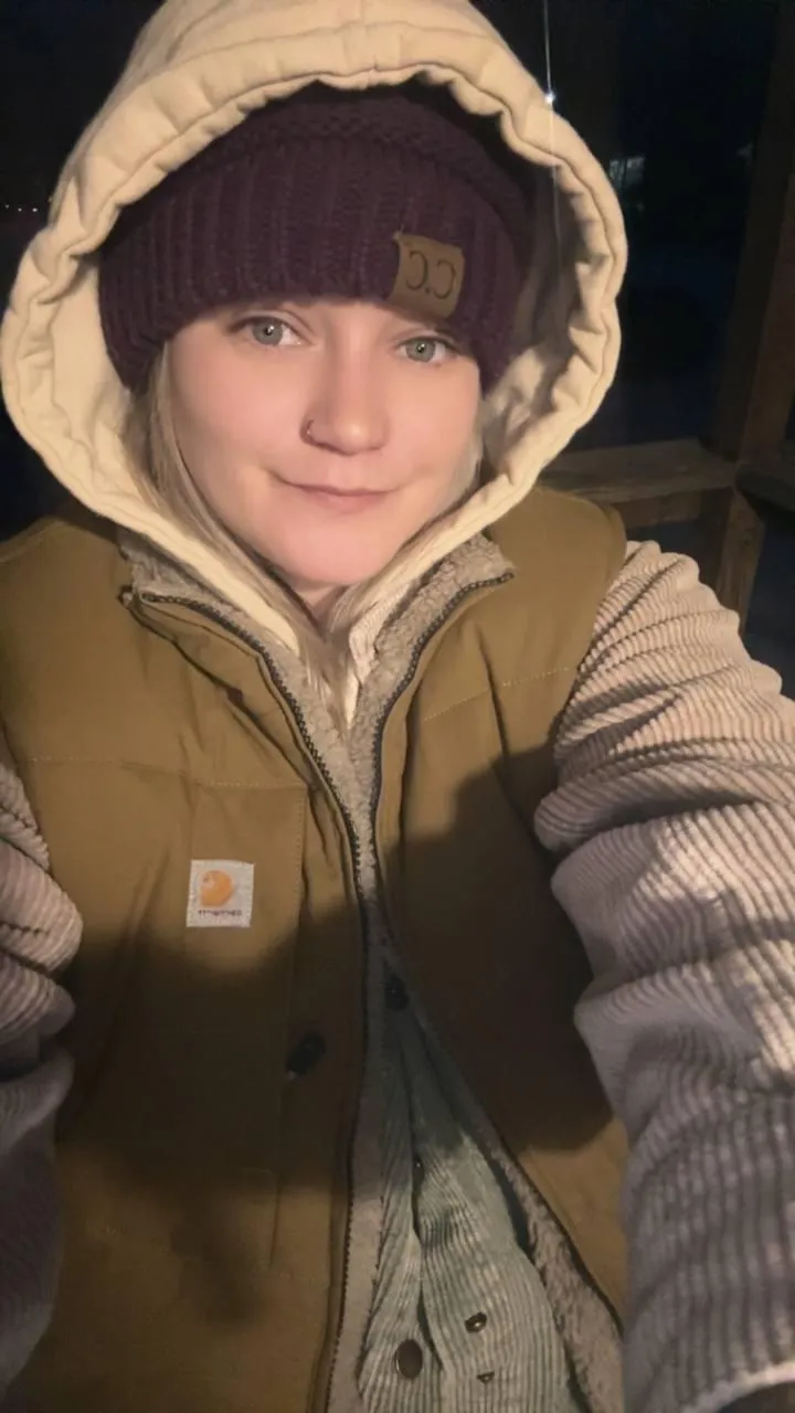 Would you finger a 31 year old hot wife?🙈🙈