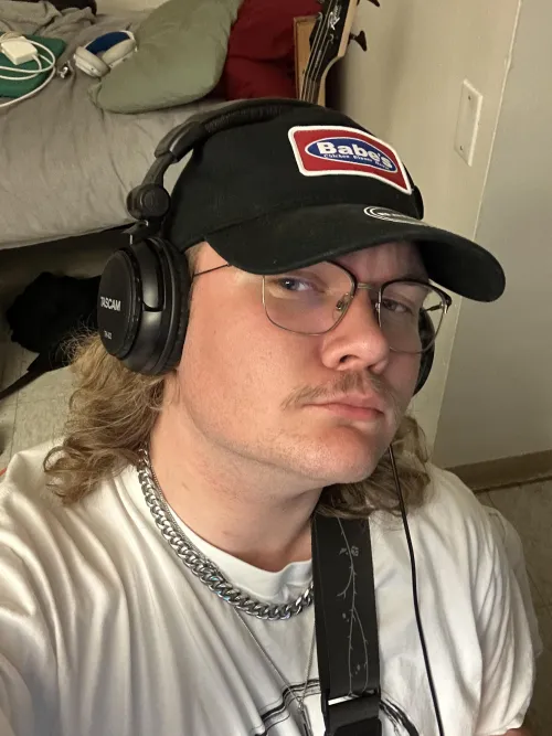 20 [M4T/M] looking for a trans woman or feminine men to experiment with