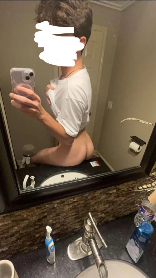 20m in need of a big cock to suck, fuck, and breed me. can’t host. located around independence, lees summit, blue springs area. more pictures available