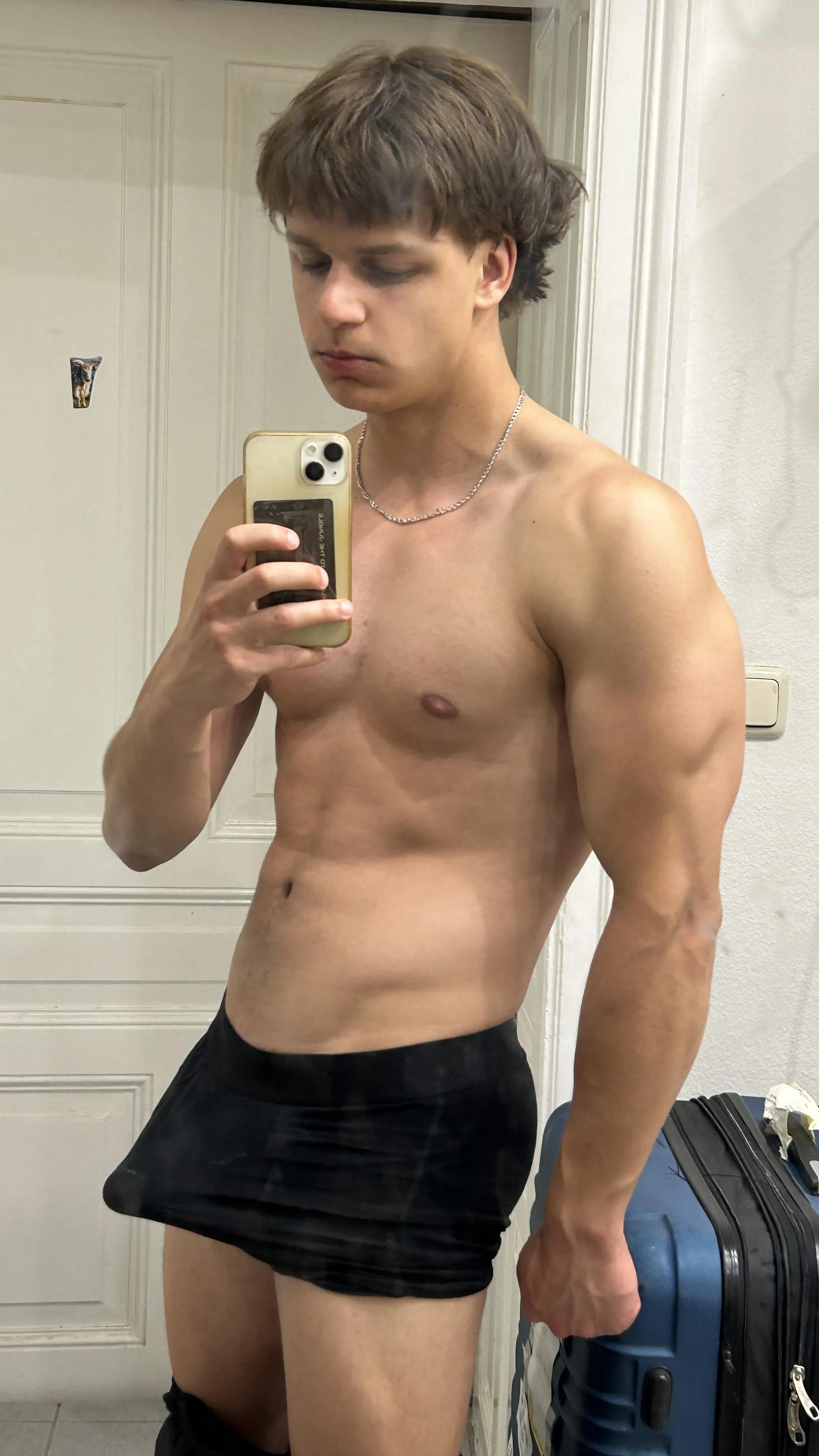 [20]What would you do if you saw your roommate like this?