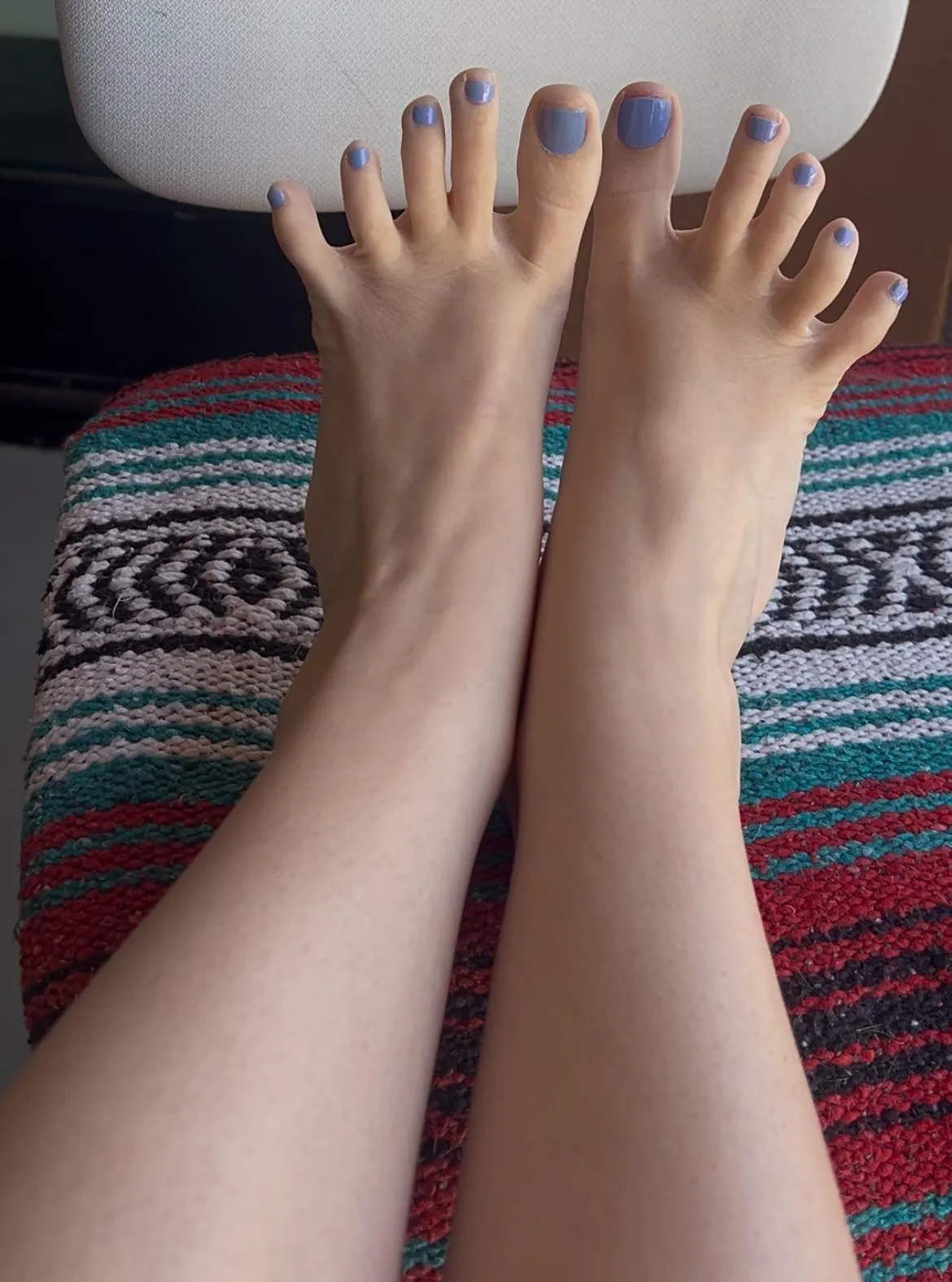 Any flexible, webbed-toed feet fans? 🤭