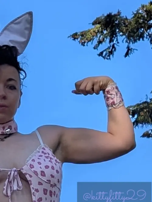 Get a good look, baby, these biceps aren’t just for show. You’d fold the second I flex. 💪🐇