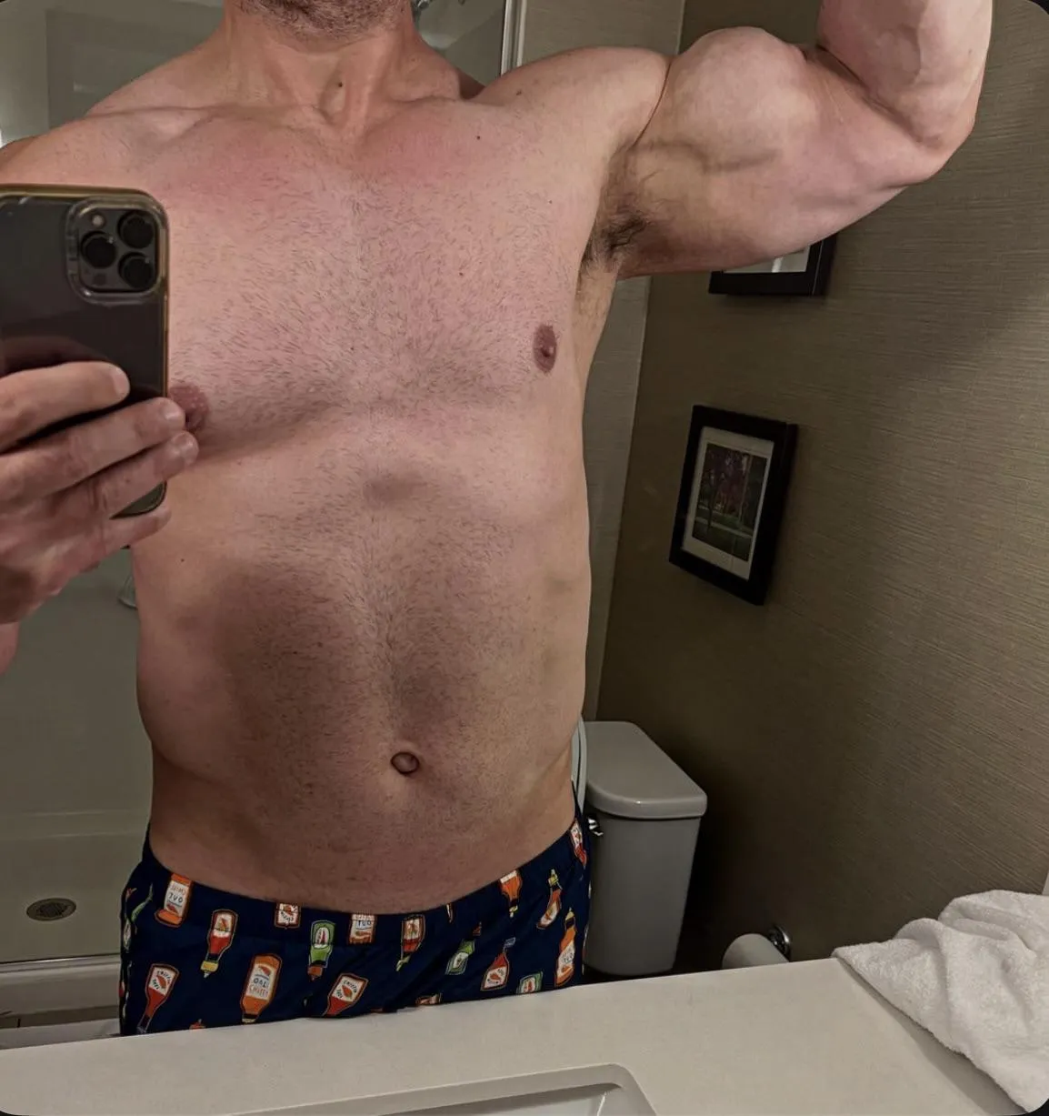 Gotta love that bathroom lighting