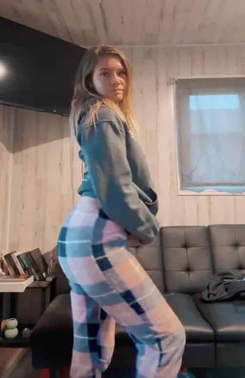 If I asked you to fuck me.. would you say yes or no?