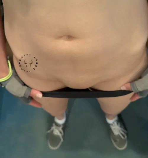 Just a little 🥑 peak between sets