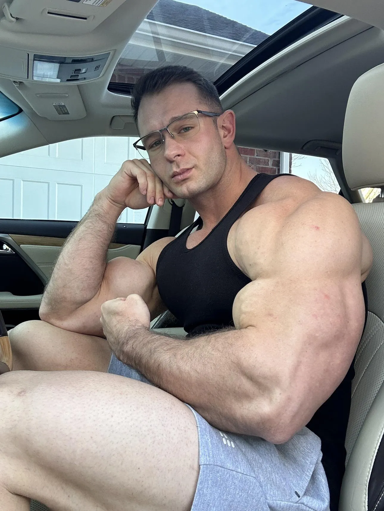 Kiss the muscle or get crushed by it