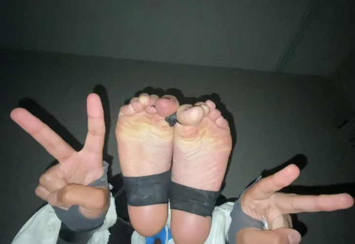 My sexy feet and curled toes in bondage and black stirrups during a hot tickle orgasm~