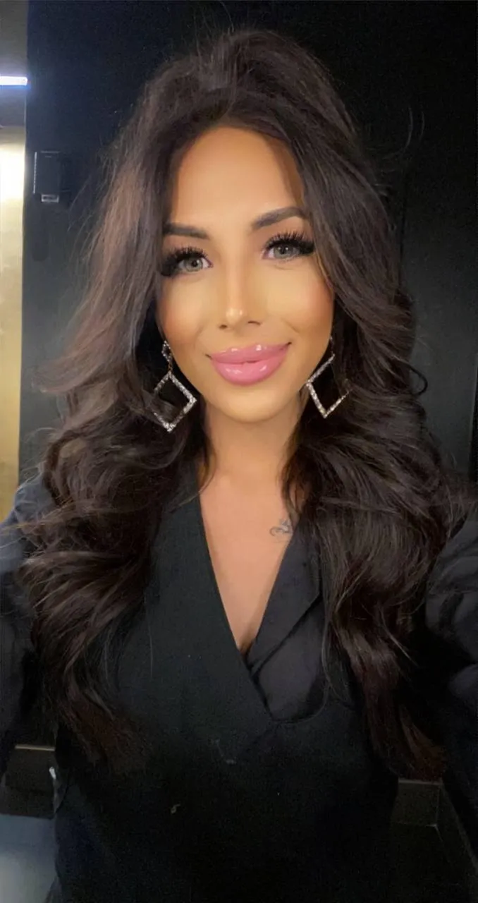 Say “yey” if you’d accept a hot trans girls nudes!