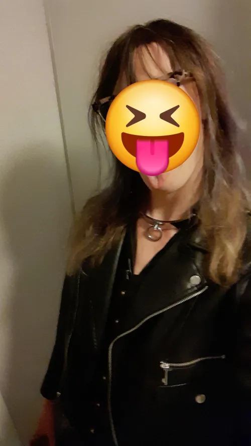 The smell of leather, sweat and latex is one hell of a drug 🥵