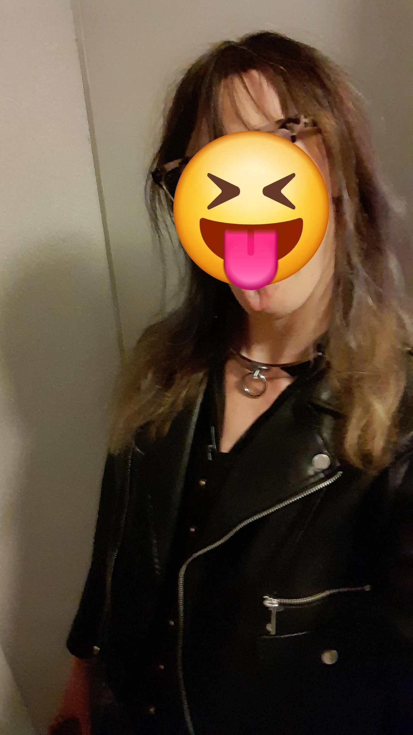 The smell of leather, sweat and latex is one hell of a drug 🥵