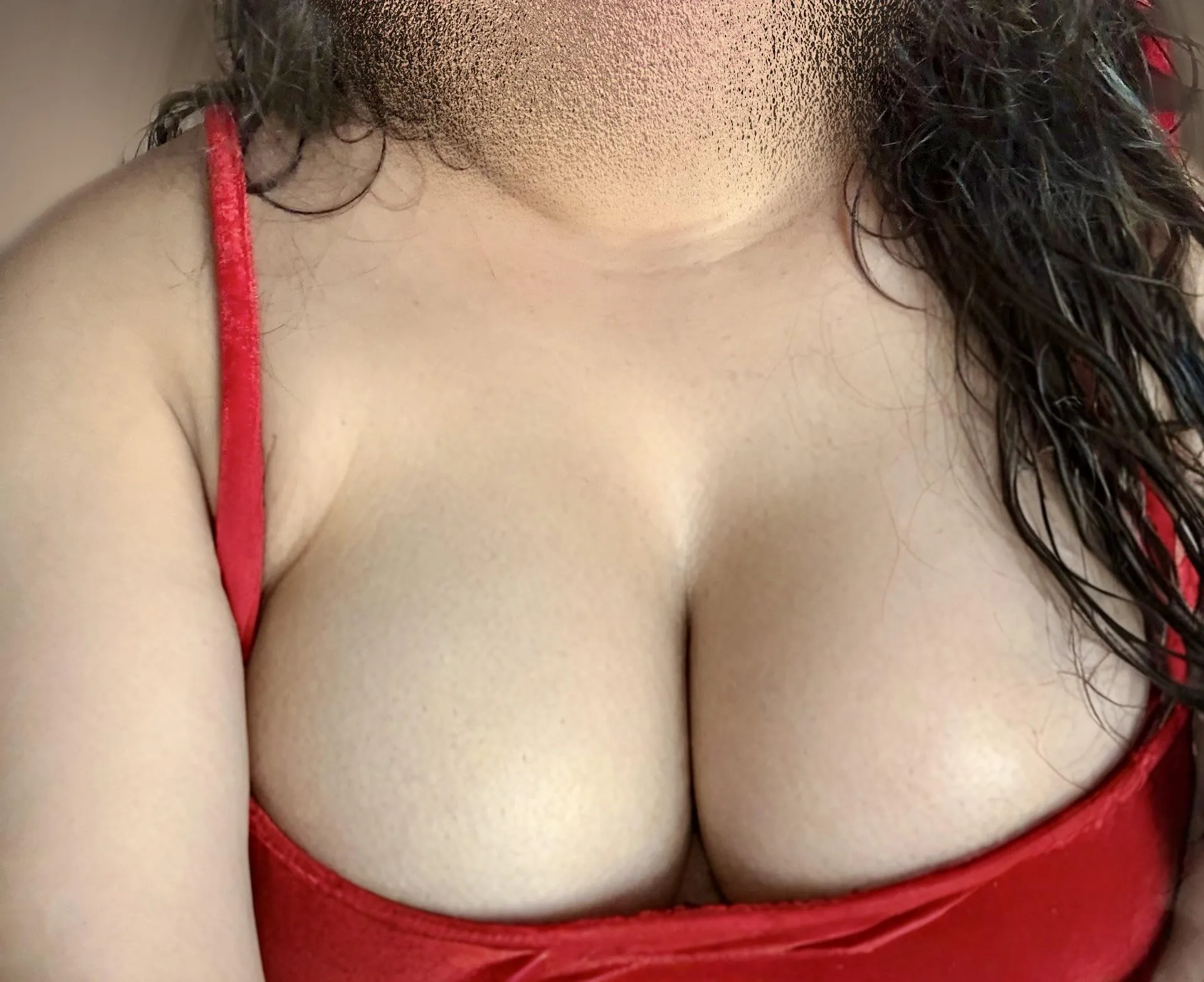 How long would you gaze at me if I was a piece of art in a private art gallery.(f)