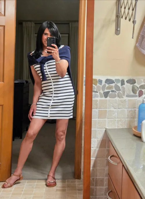 Would you want me to go to the movies wearing pants or dress/skirt.... 👧 🌼 🌸 👗 🥻 ❤️ love ya!