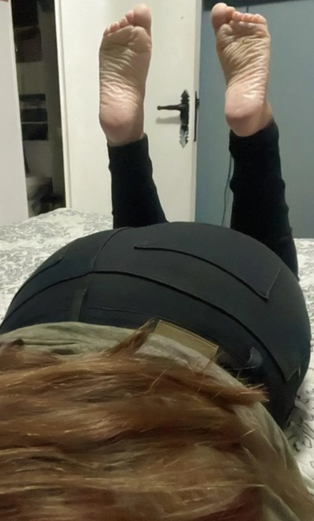 Big ass, tiny wrinkly feet. Latinas are the greatest.