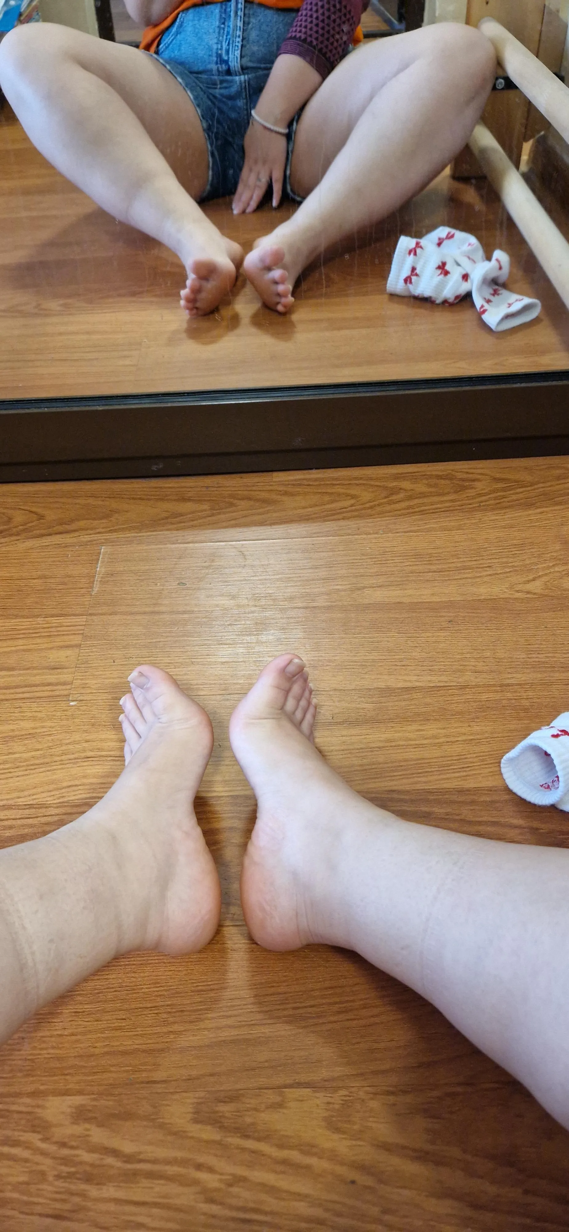 Come here, let me rest them on your face🤭