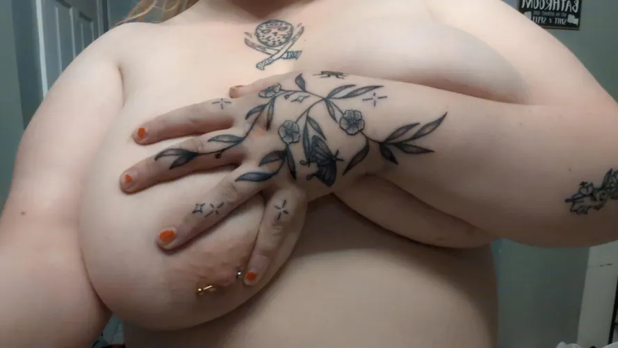 Help me hold them up? 😘