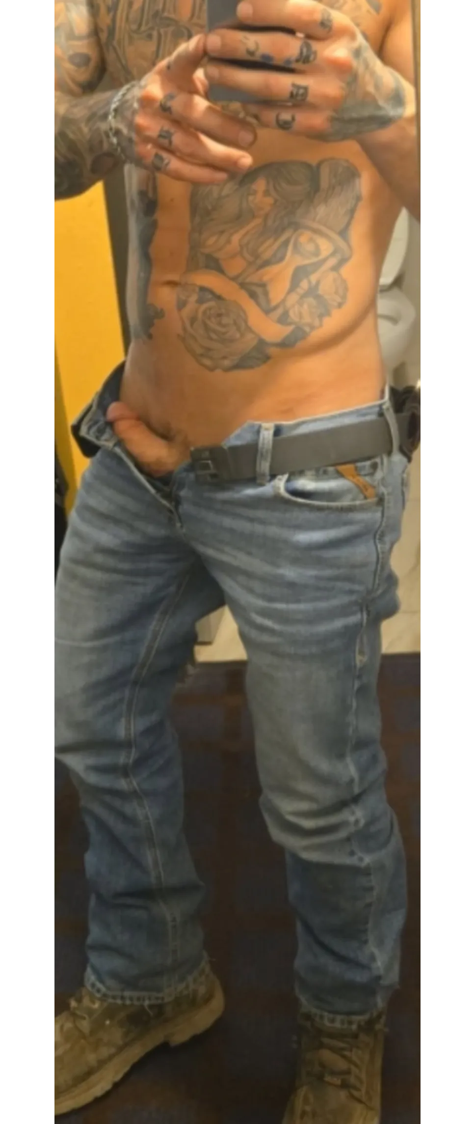 Just hanging off to the side Just in chill mode lol