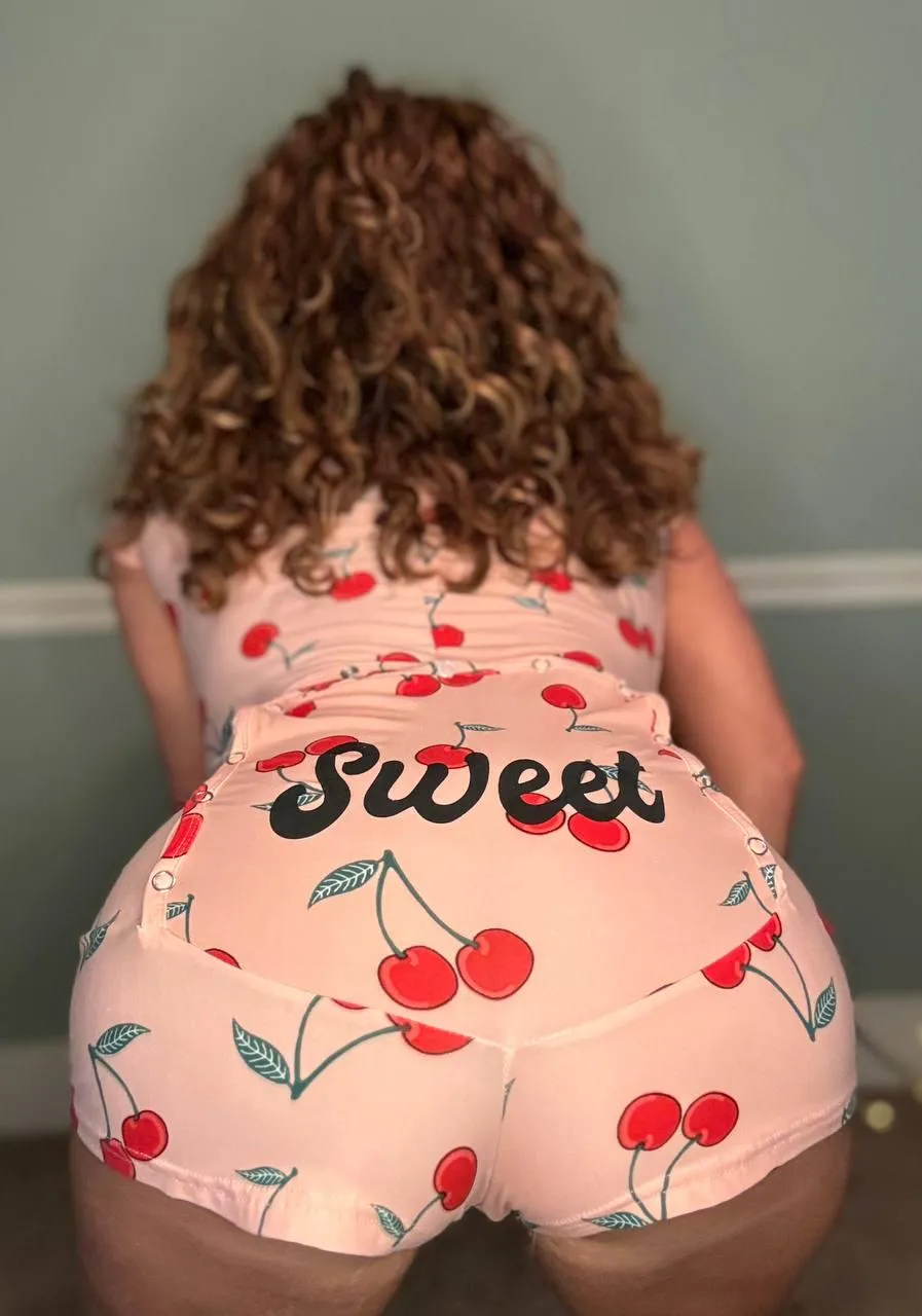 Let me sit on you 🍑