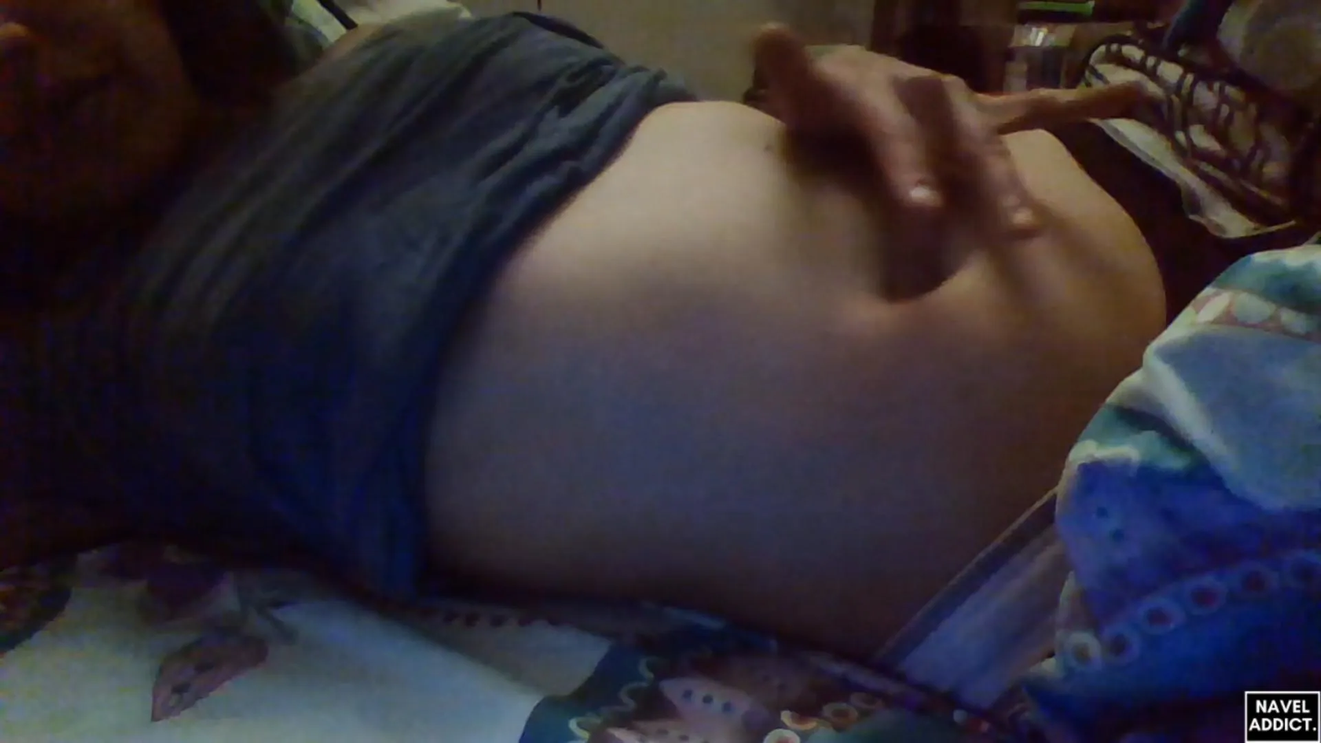 Navel Addict 25: Amateur Girl Plays With Her Cute Navel