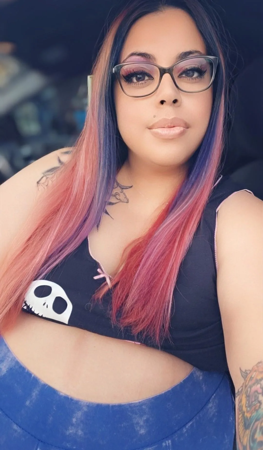 Nerdy Latina MILF 💜