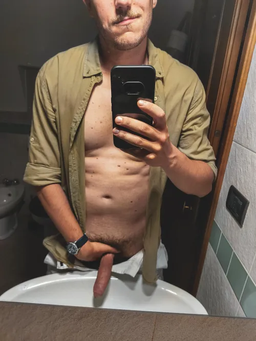 Only the teacher's pets get to see this bulge after classes, you're very lucky [32]