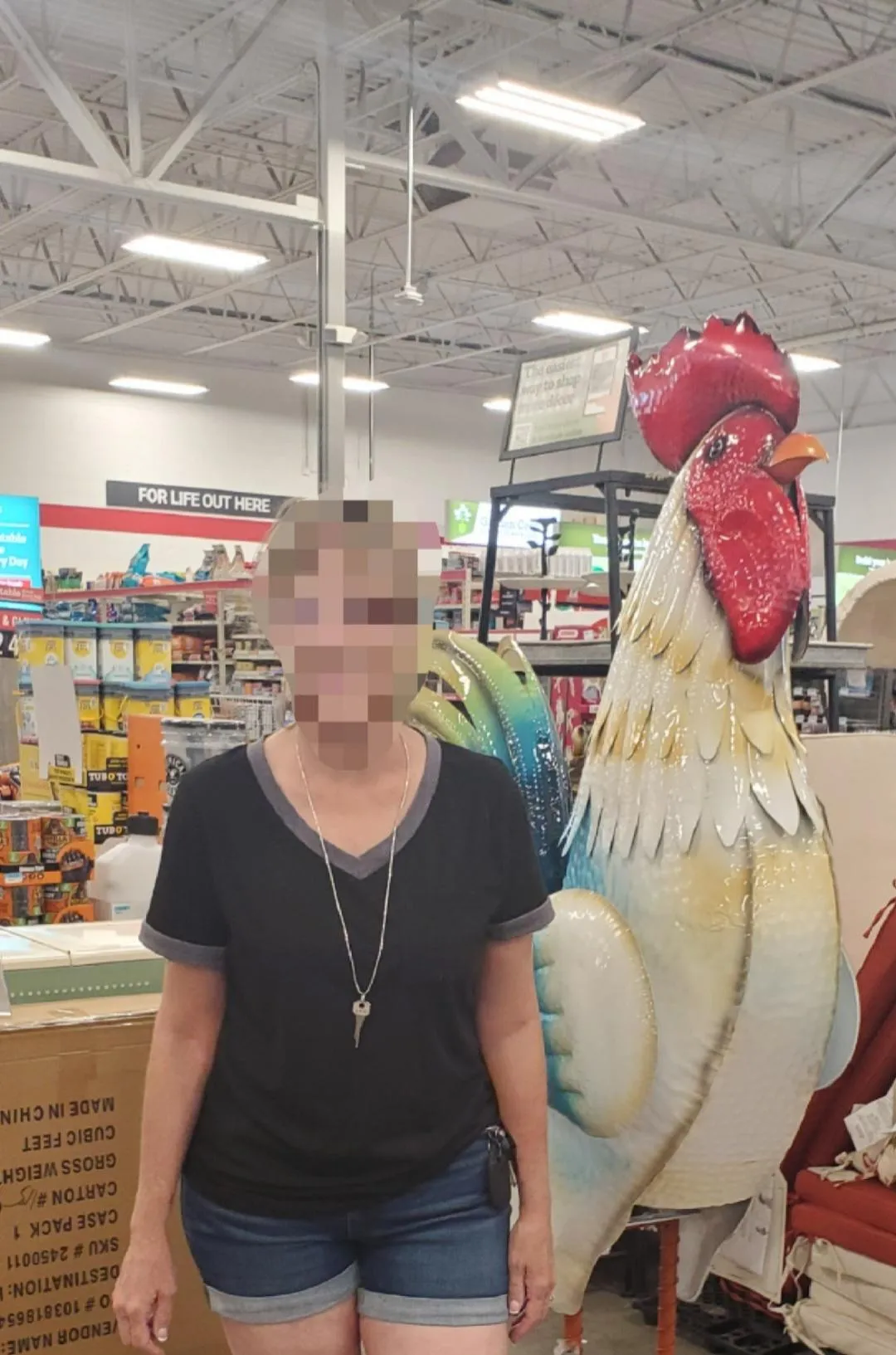 You never know what I'm going to see when out and about. Sometimes it's a really big COCK! But shouldn't it be caged?? 😂