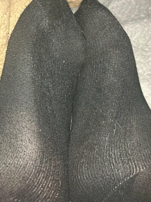 Feet :3 (no one will ever know I’m wearing a thong rn >:3)