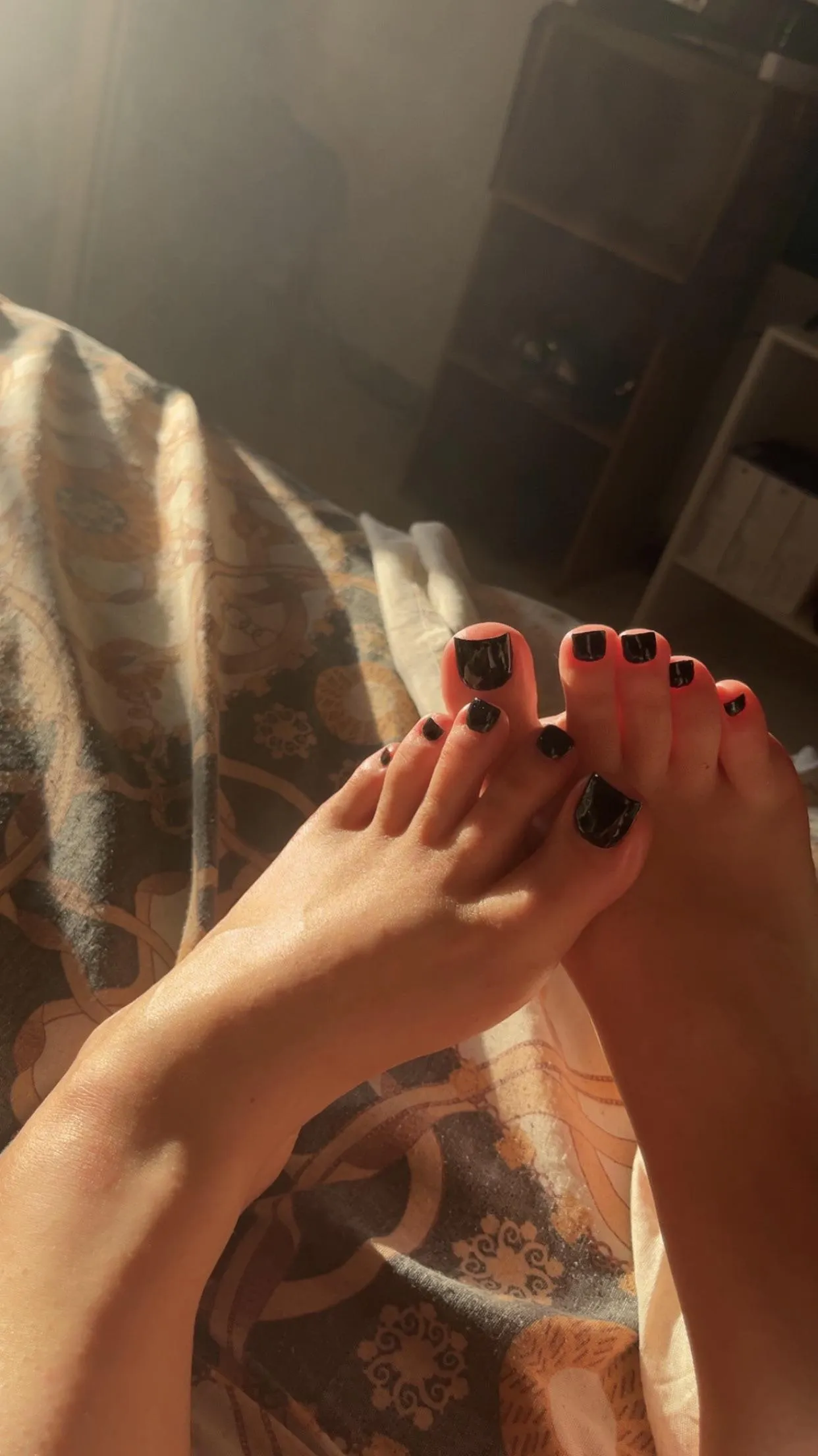 Hit me up if you wanna worship these perfect teen feet 😈💕
